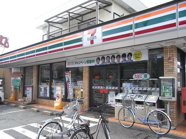 コンビニ　セブンイレブン（コンビニ）まで300m
