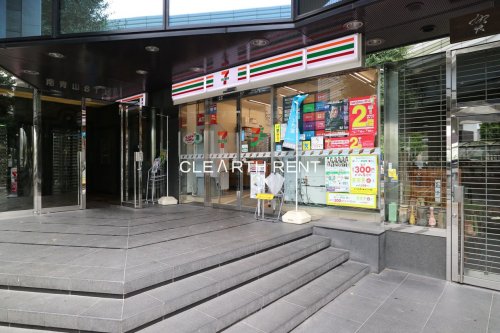 コンビニ　セブンイレブン 港区南青山7丁目中央店（コンビニ）まで50m