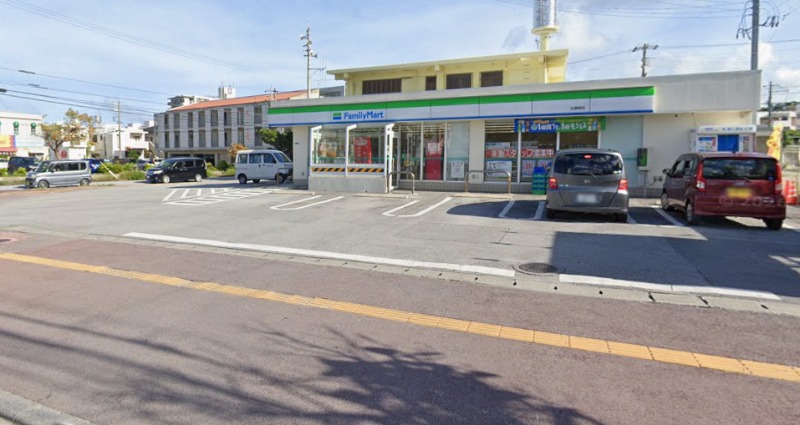 コンビニ　ファミリーマート比屋根店（コンビニ）まで579m