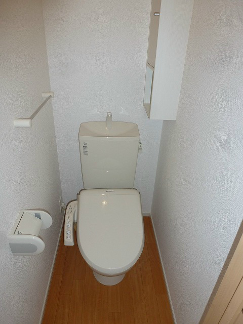 トイレ　※写真は105号室です