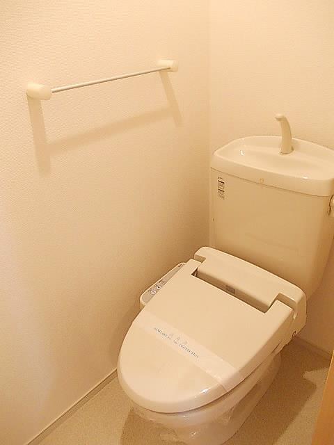 トイレ　温水洗浄便座
