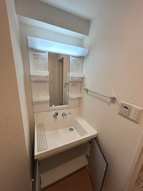 洗面設備　他の部屋の参考写真です。