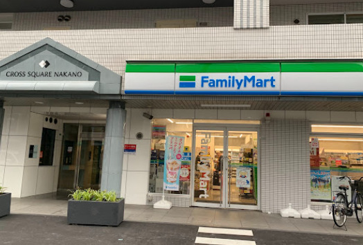 コンビニ　ファミリーマート 中野早稲田通り店（コンビニ）まで243m