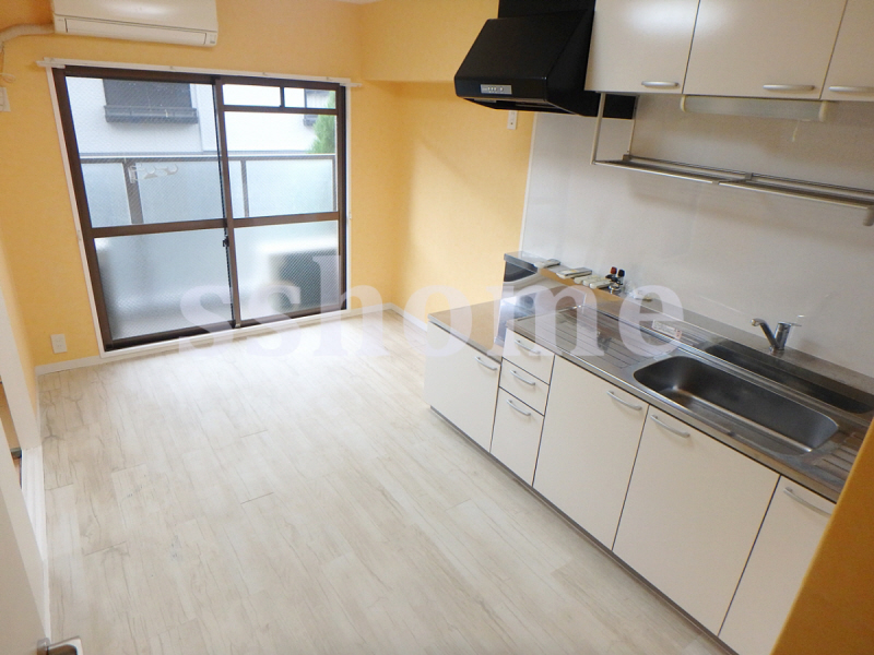 居室・リビング　明るいお部屋です☆