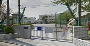 小学校　平井東小学校（小学校）まで328m