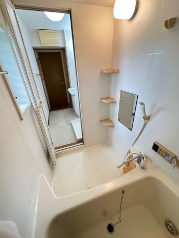 バス・シャワールーム　省エネタイプ給湯器に交換、追い焚き機能、自動給湯、換気扇交換