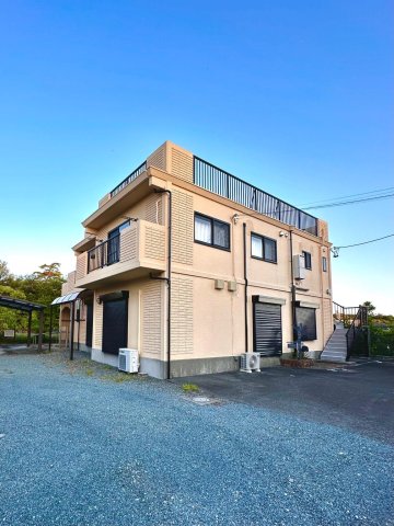 建物外観　地震に強い鉄筋コンクリート、安心の百年住宅、屋上防水外壁塗み