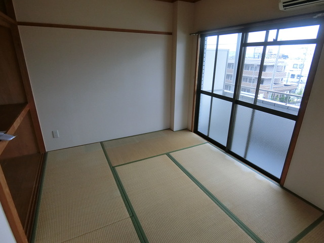 ポコアポコ住吉メゾンIIの居間写真