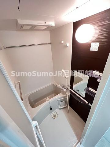 バス・シャワールーム　コンパクトで使いやすいお風呂です