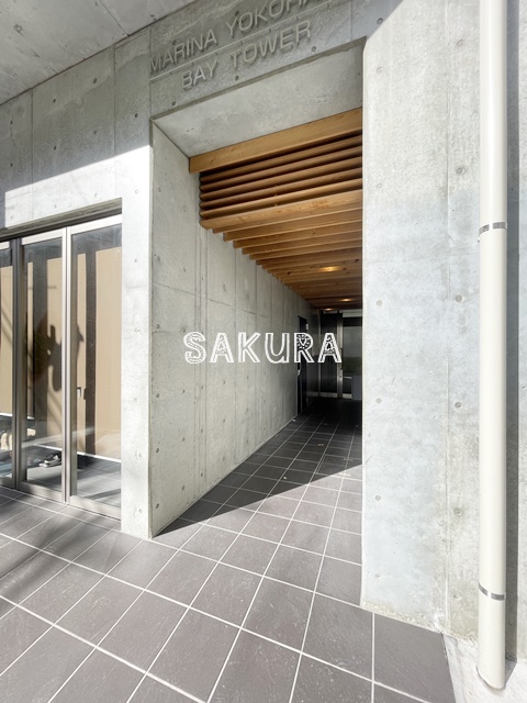 エントランス　お洒落な建物デザイン♪
