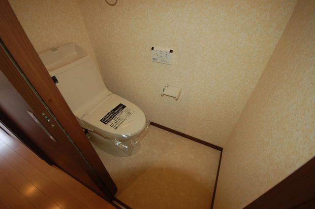 メゾネット中島丁のトイレ写真