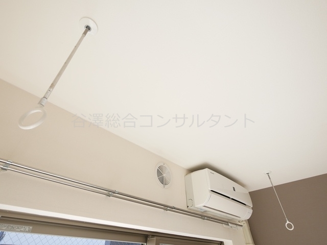その他設備　室内物干し・エアコン