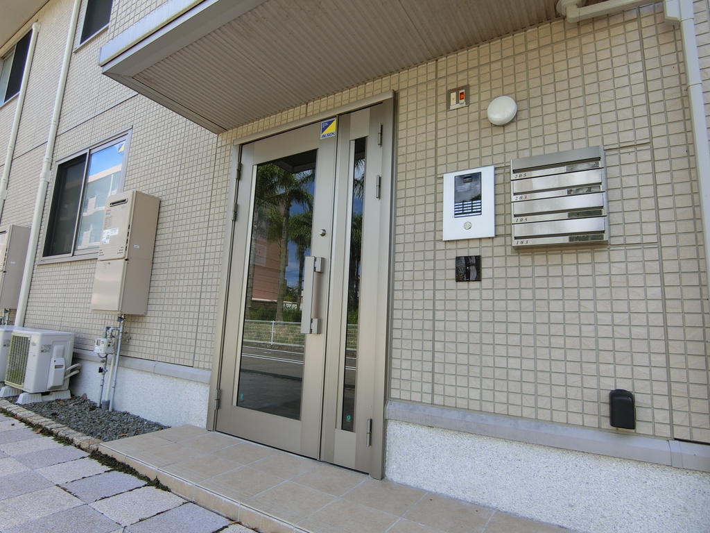 ロビー　オートロック付きで防犯対策◎