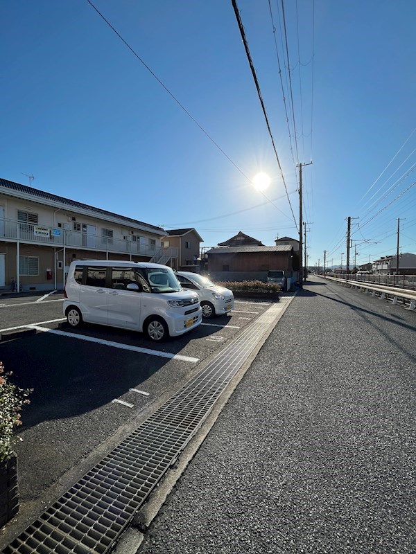 【姫路市網干区北新在家のアパートの駐車場】