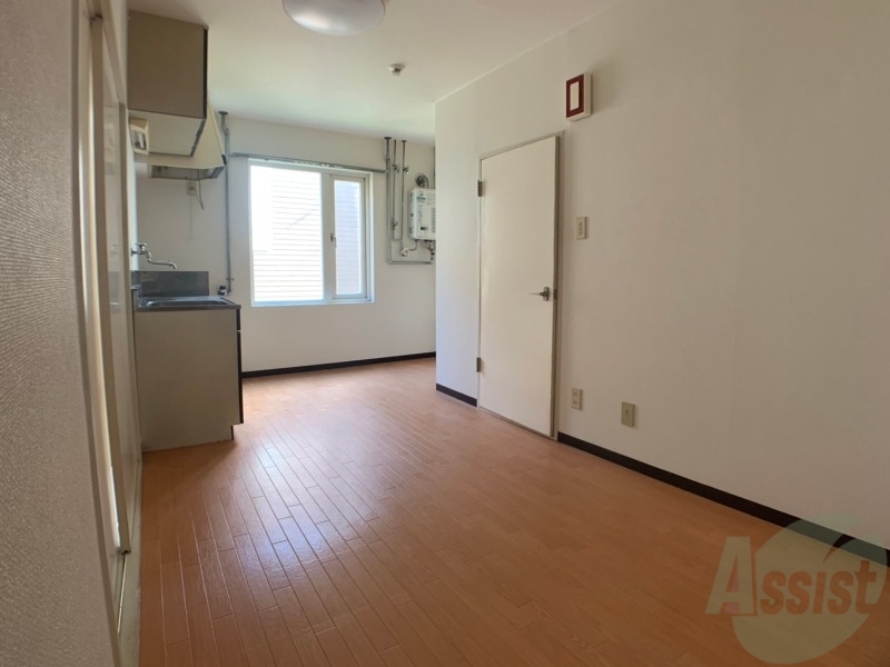 居室・リビング　ダイニングキッチン。ご飯を食べるお部屋ですね。