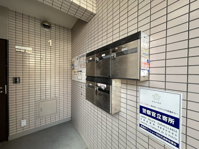 【松山市萱町のマンションのエントランス】