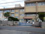 小学校　津市立育生小学校（小学校）まで978m