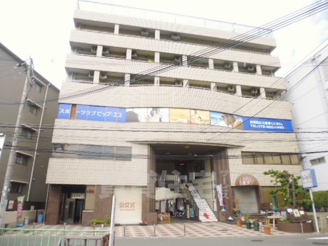 茨木市天王のマンションの建物外観
