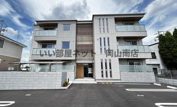 岡山市南区新保のマンションの建物外観