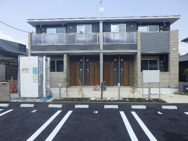 生駒市西松ケ丘のアパートの建物外観