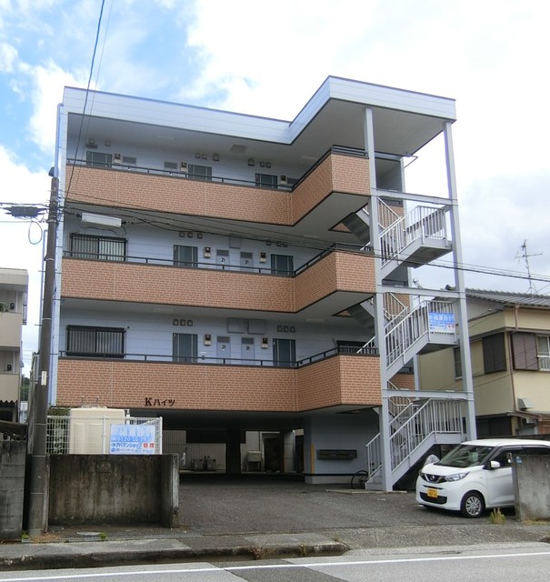 高知市高須新町のアパートの建物外観