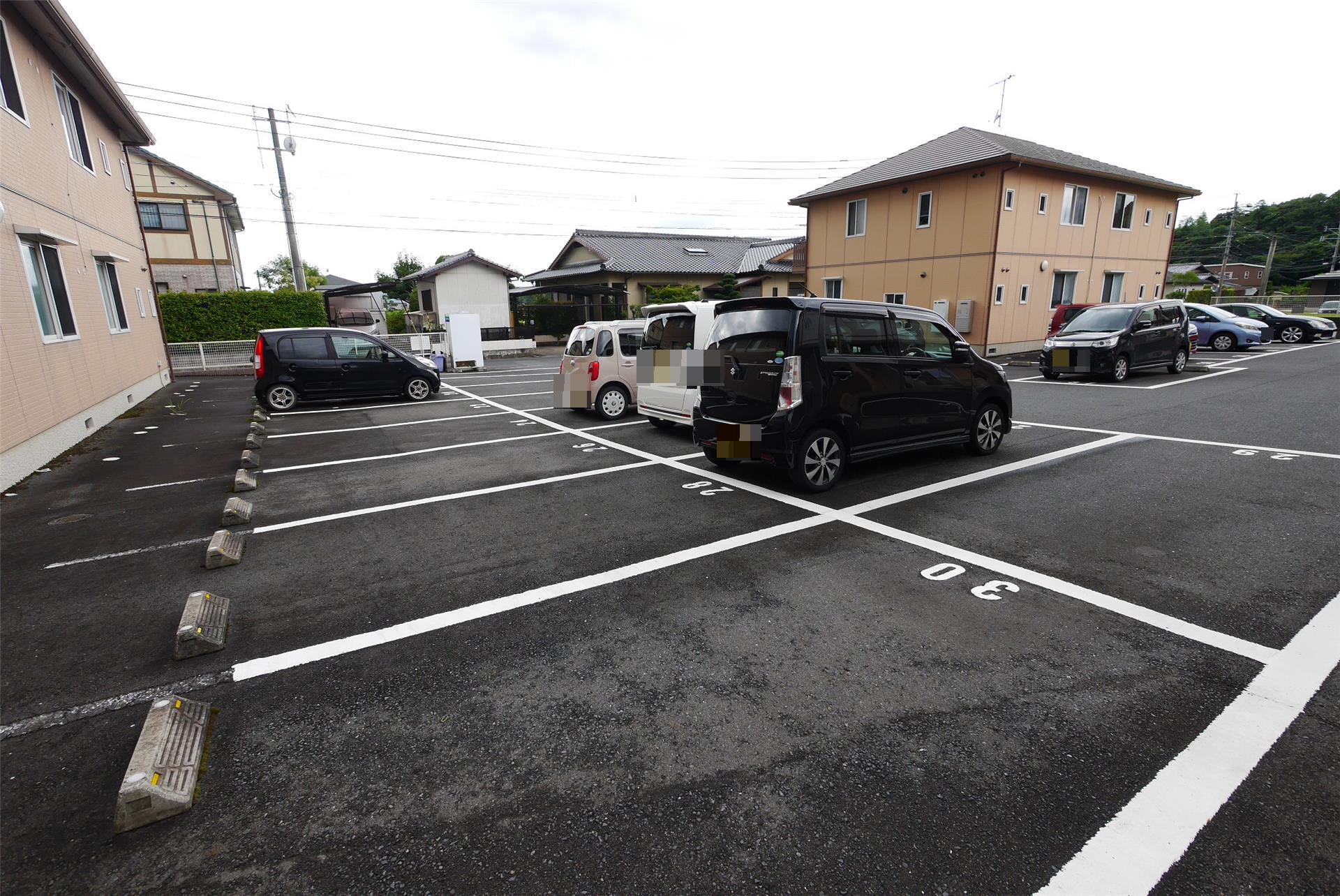 【コムハウス参番館の駐車場】