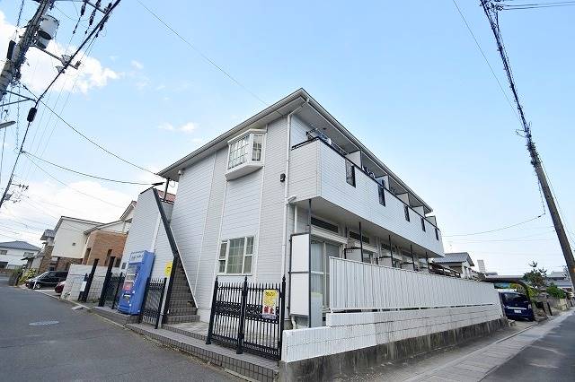 広島市佐伯区千同のアパートの建物外観