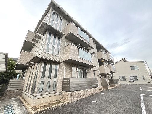 【宇治市小倉町のアパートの建物外観】