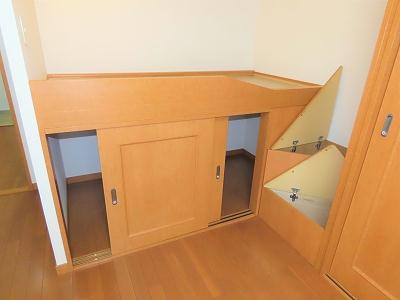 収納　ベッド下、階段下は大容量収納！