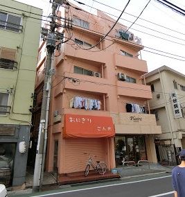 鈴木マンションの建物外観