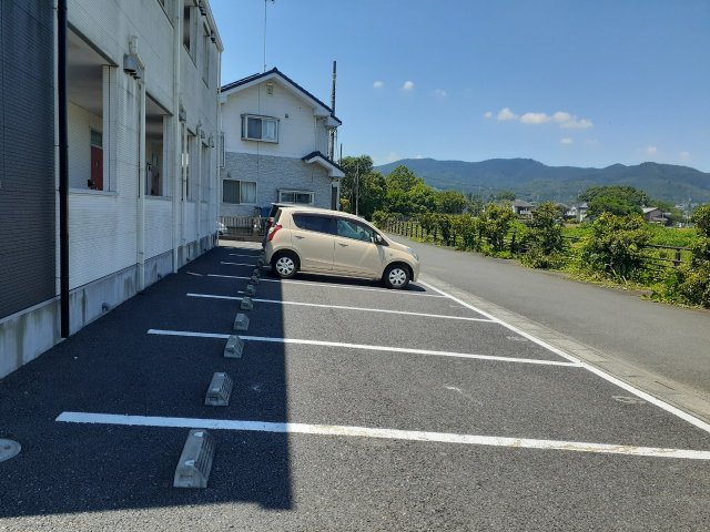 【入間郡越生町上野東のアパートの駐車場】