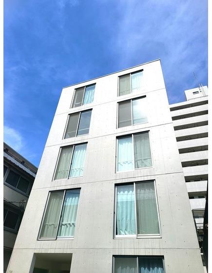 【川崎市川崎区日進町のマンションの建物外観】