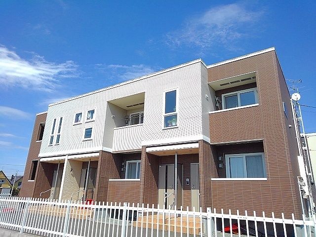 岩見沢市北二条西のアパートの建物外観