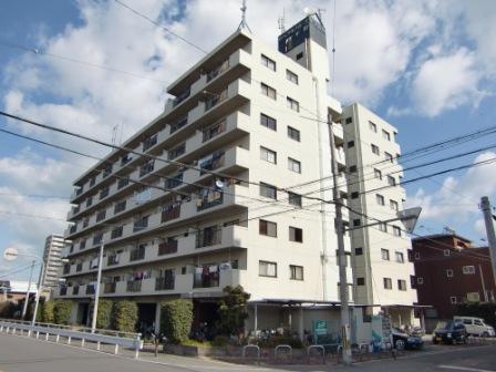 【大阪市平野区加美鞍作のマンションの建物外観】