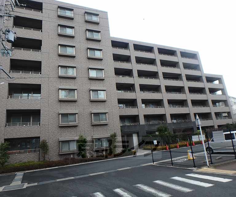 【宇治市大久保町のマンションの建物外観】