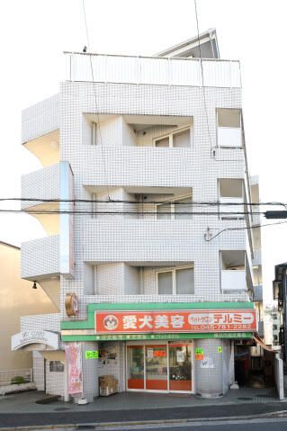 横浜市金沢区釜利谷東のマンションの建物外観