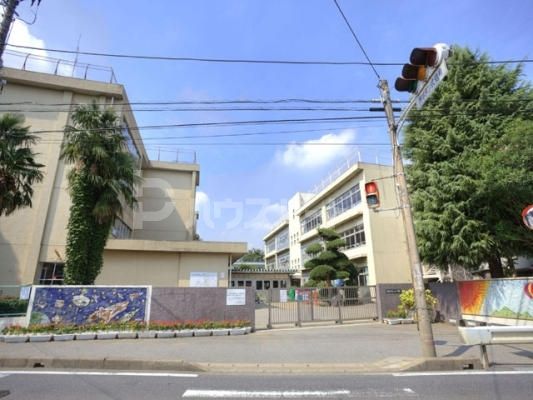 【柏市今谷上町のマンションの小学校】