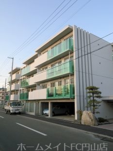 ピノグローブ伏見の建物外観