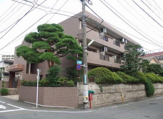 【世田谷区瀬田のマンションの建物外観】