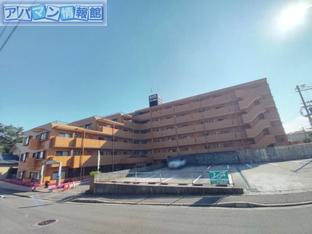 新潟市西区坂井砂山のマンションの建物外観