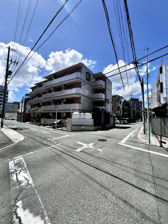 名古屋市千種区千種のマンションの建物外観