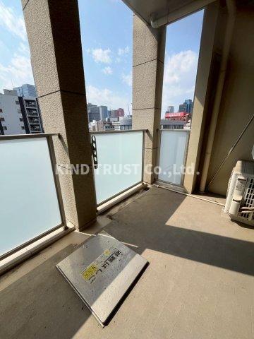 バルコニー　暖かな日差しのふりそそぐバルコニー