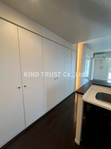 居室・リビング　こちらの居間で趣味の時間をお楽しみください