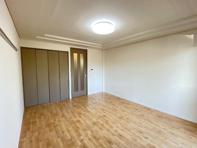 居室・リビング　室内