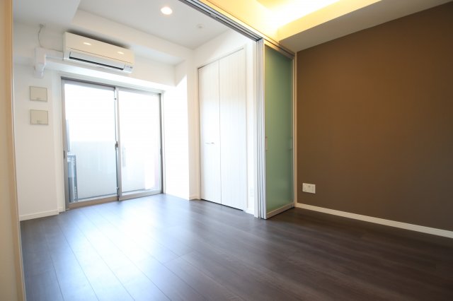 居室・リビング　こちらの居間で趣味の時間をお楽しみください