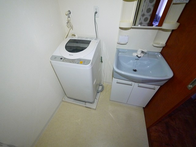 洗面設備　脱衣スペースもあります