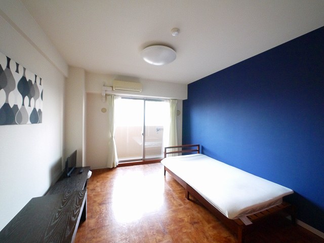 居室・リビング　こちらの居間で趣味の時間をお楽しみください