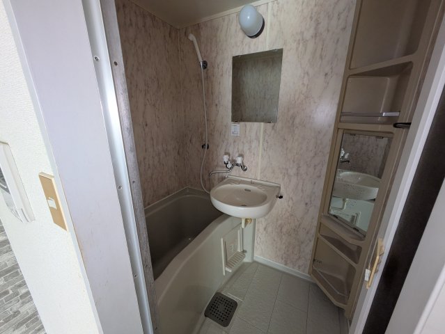 バス・シャワールーム　2025.11撮影・現況が相違する場合は現況を優先致します。