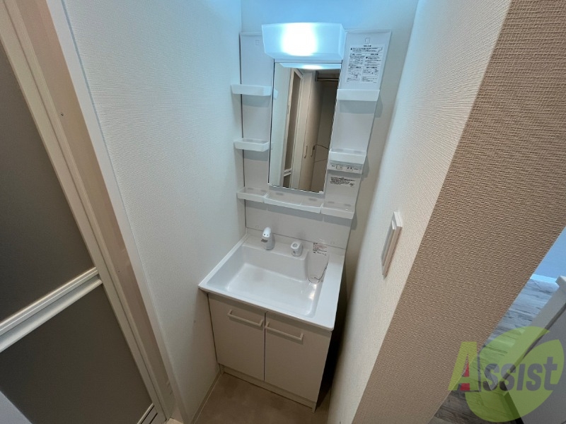 洗面設備　独立洗面台です。大きくてよいですね。シャンプーもできます！