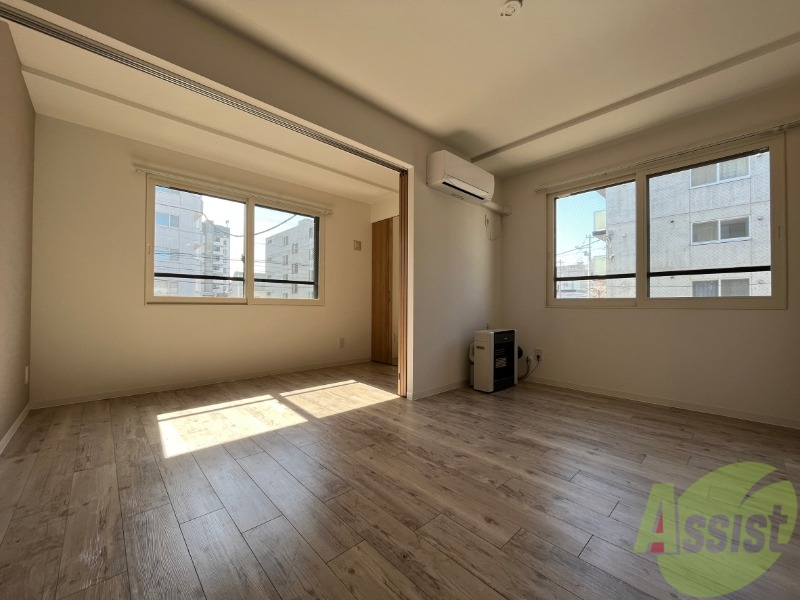 居室・リビング　広くてきれいなリビングです！快適に過ごせそうですね。